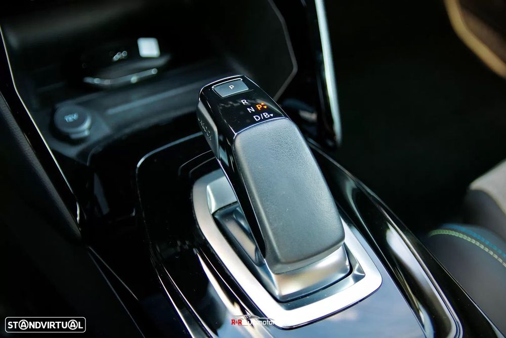 Peugeot e-2008 50 kWh GT - 37
