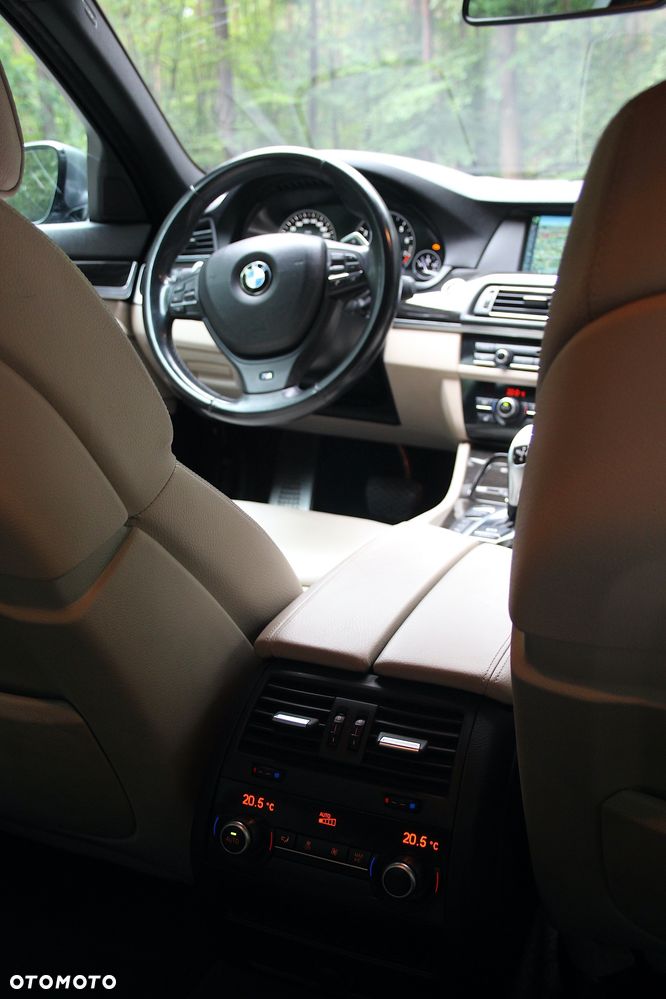 BMW Seria 5 550i xDrive Sport-Aut - 12