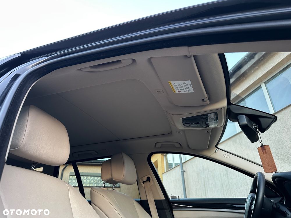 BMW Seria 5 525d Sport-Aut Modern Line - 24