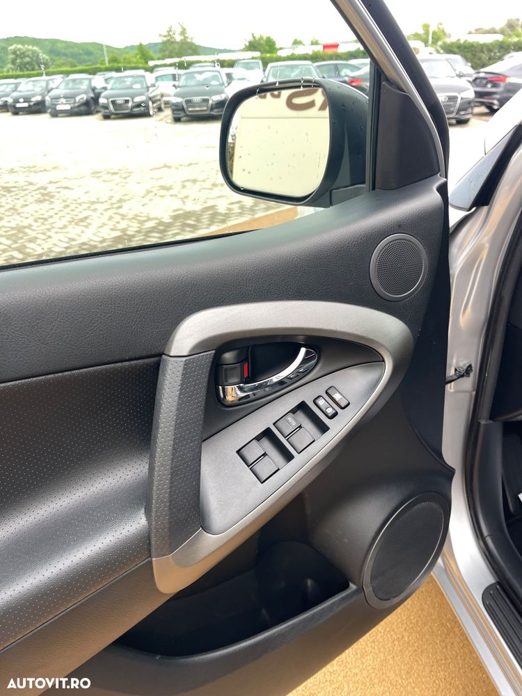 Toyota RAV4 - 32