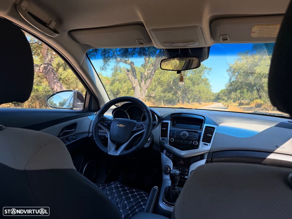 Chevrolet Cruze 1.6 LS - 10