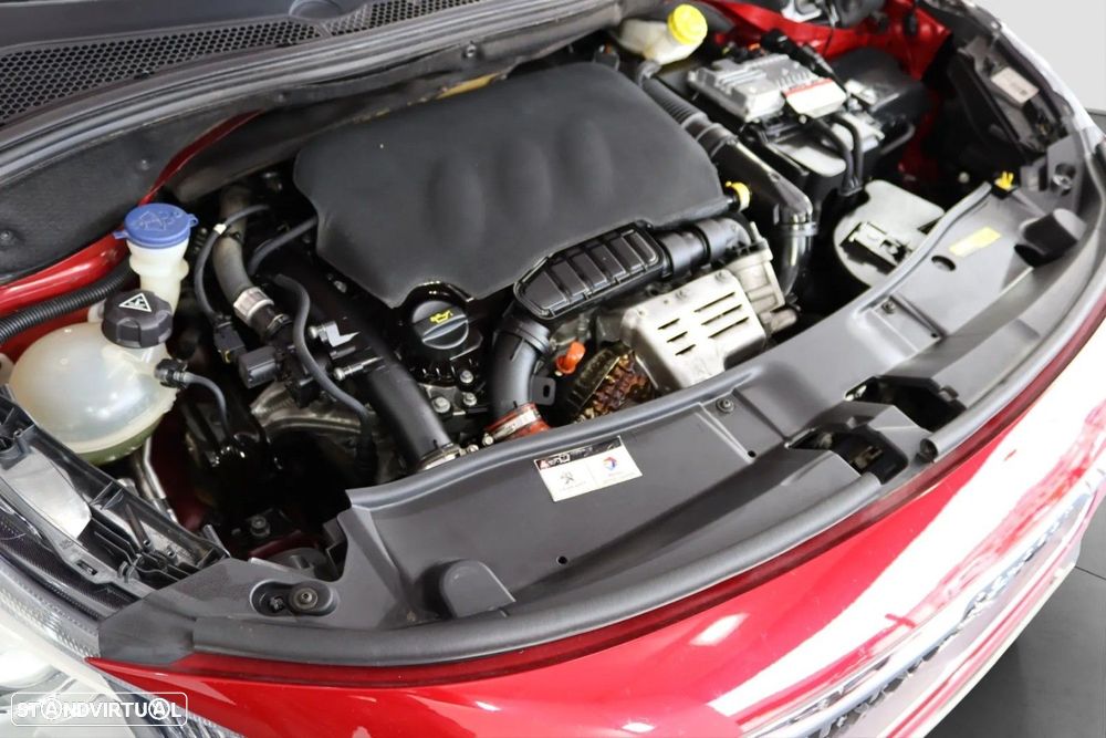 Peugeot 2008 1.2 PureTech Allure EAT6 - 15