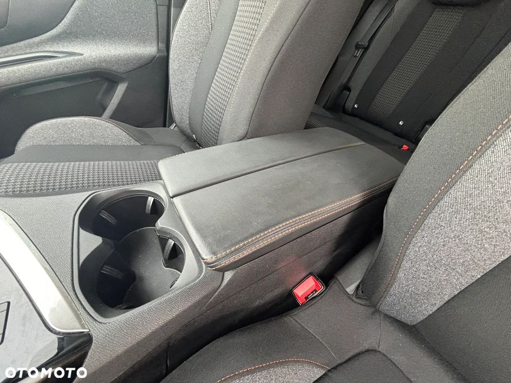 Peugeot 3008 1.2 PureTech GPF Active S&S EAT8 - 14