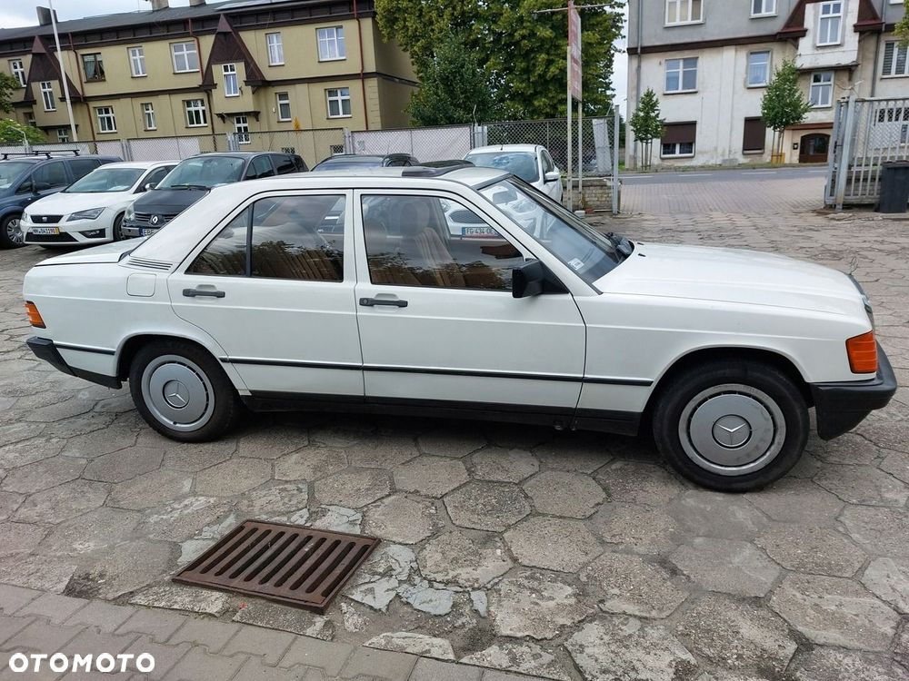 Mercedes-Benz W201 (190) - 3