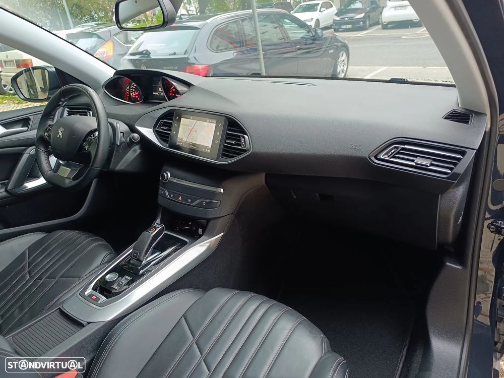 Peugeot 308 PureTech 130 EAT8 Allure - 21