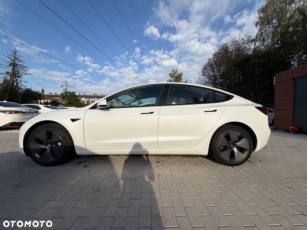 Tesla Model 3 - 3