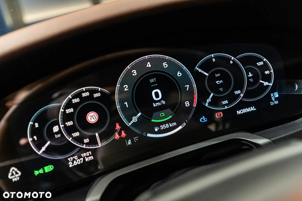 Porsche 911 Carrera T-Hybrid 4 GTS - 18