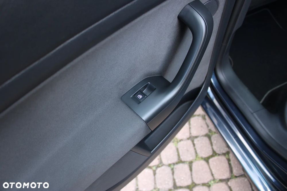 Volkswagen Golf 2.0 TDI DPF MATCH - 16