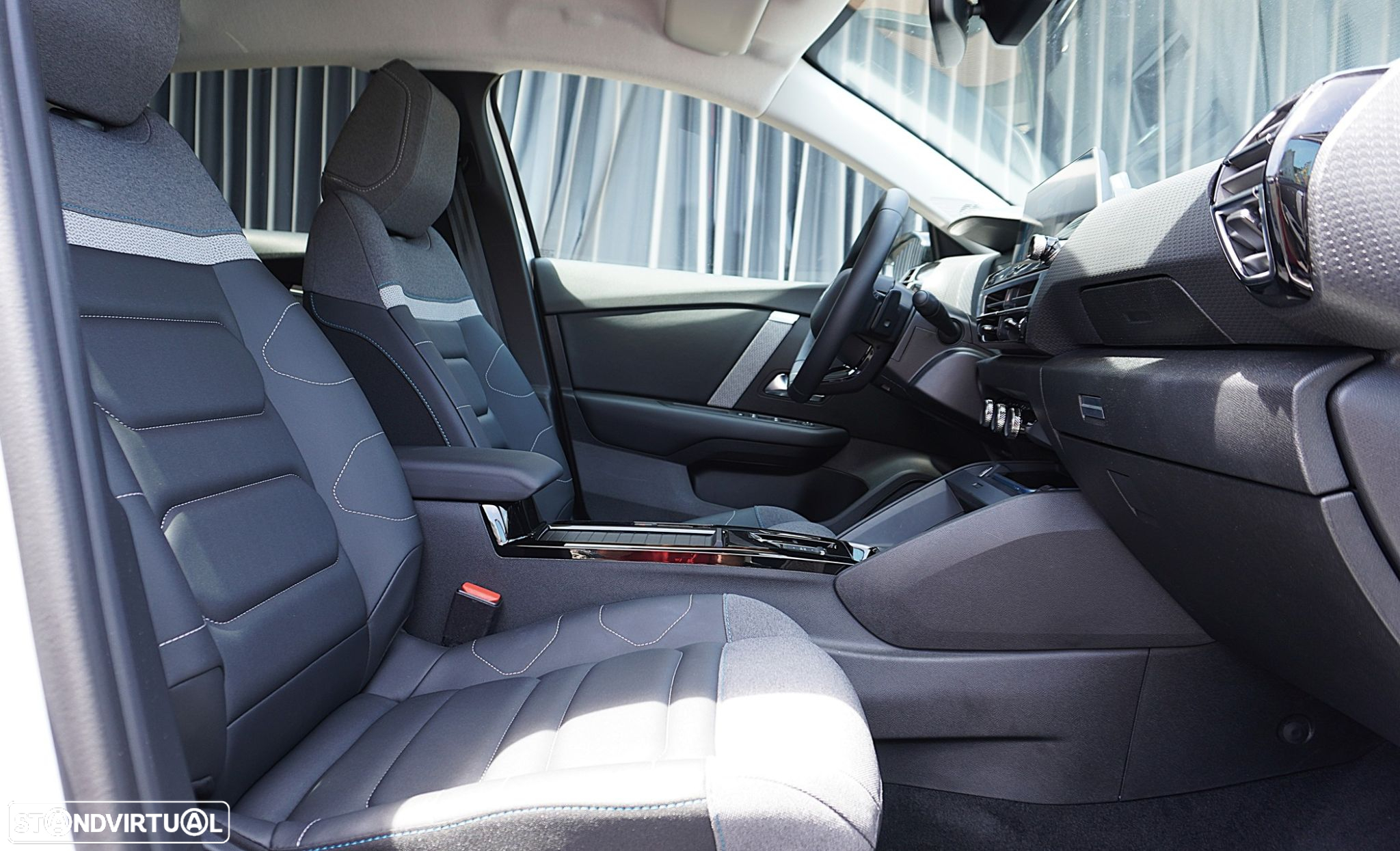 Citroën C4 1.2 PureTech Shine EAT8 - 23