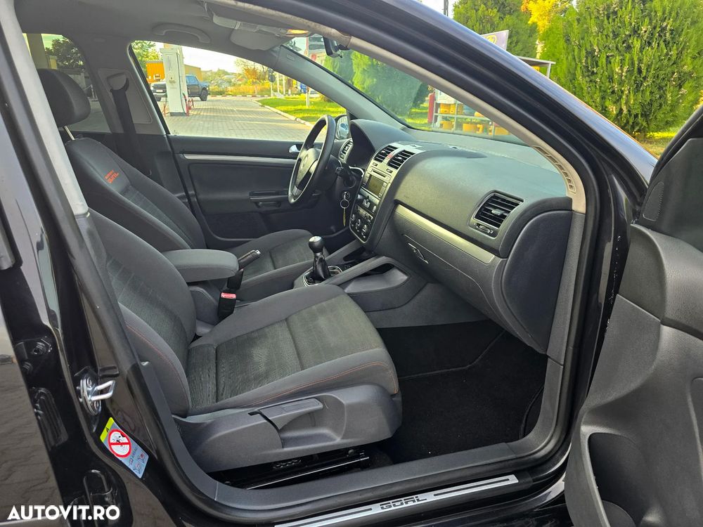 Volkswagen Golf - 6