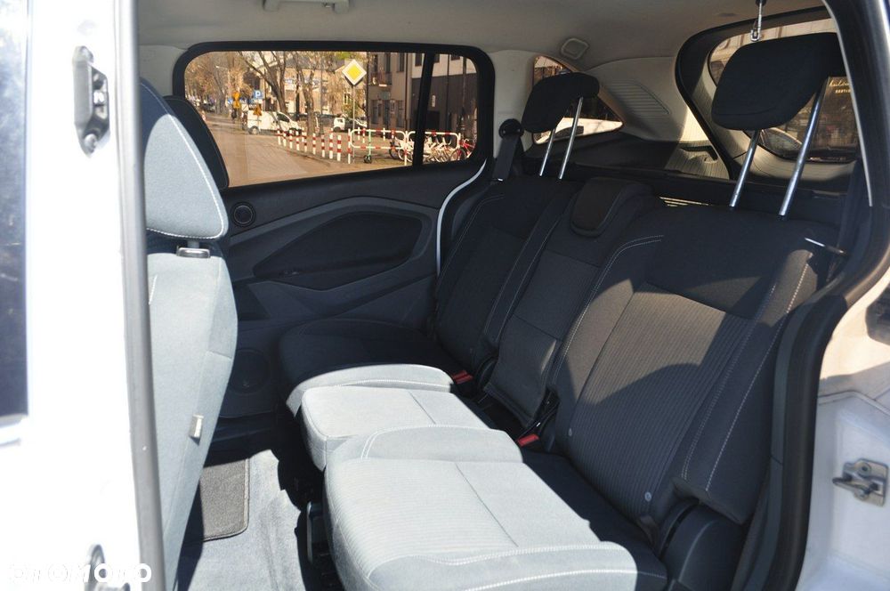 Ford Grand C-MAX - 10