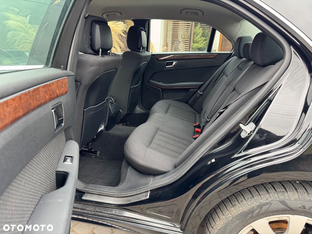 Mercedes-Benz Klasa E 250 CGI BlueEffICIENCY Elegance - 17