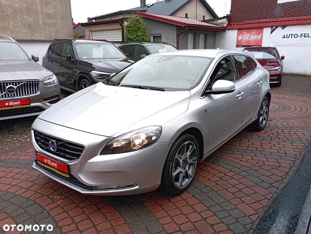 Volvo V40 T2 Ocean Race - 1