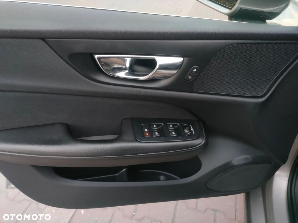 Volvo V60 D3 Drive-E Dynamic Edition (Momentum) - 25