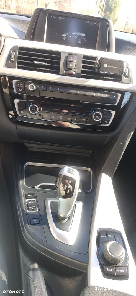 BMW Seria 3 318i - 34