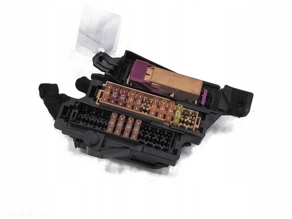 SKRZYNKA BEZPIECZNIKÓW AUDI A4 B8 2.0 TDI - 1