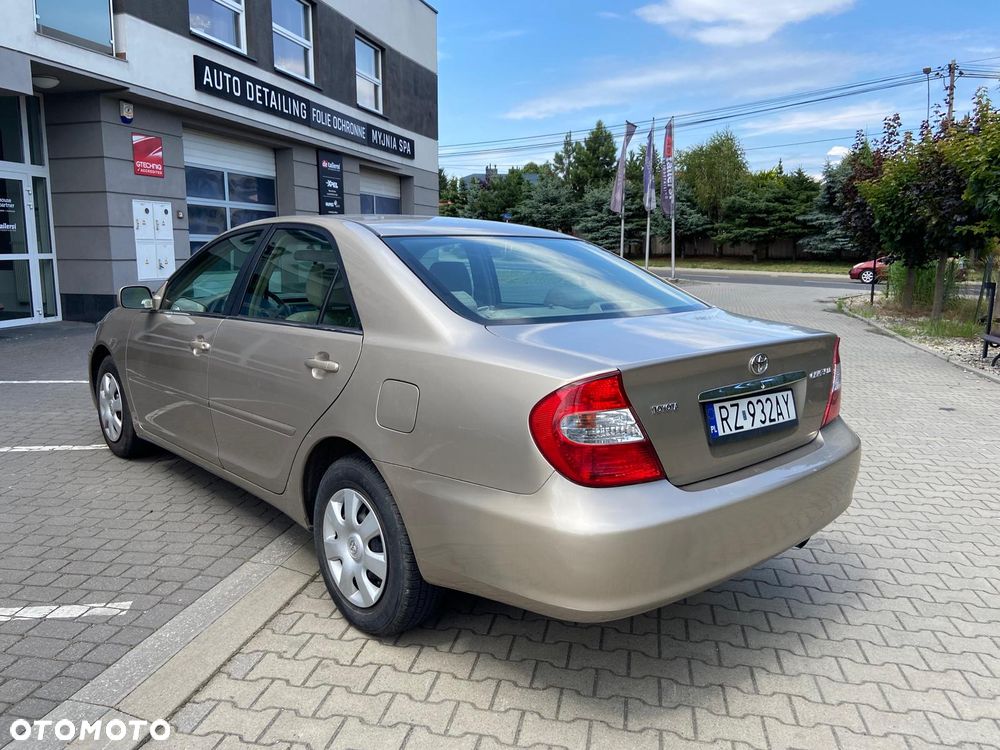 Toyota Camry - 5