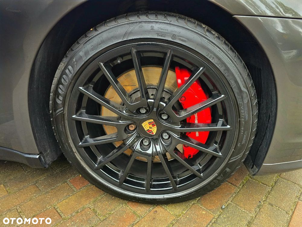 Porsche Panamera GTS - 32