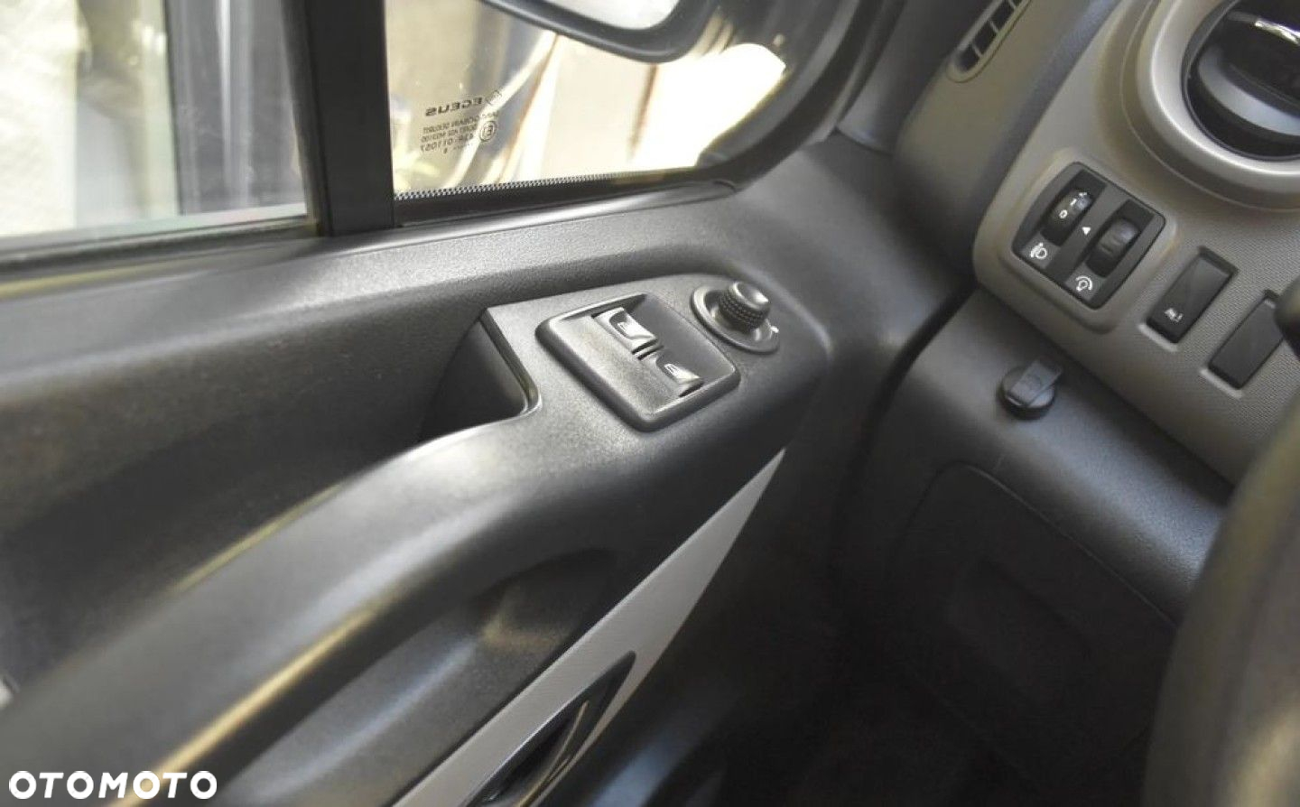 Renault Trafic - 25