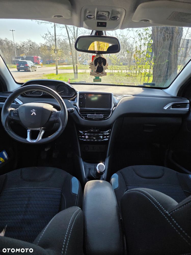 Peugeot 208 - 13