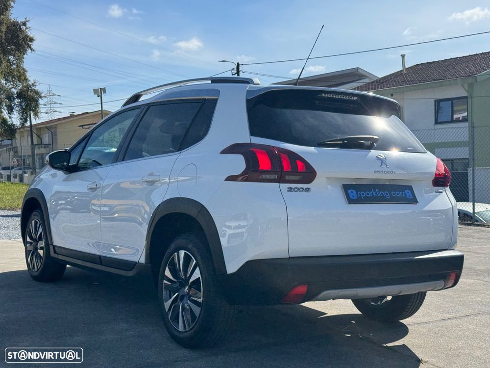 Peugeot 2008 1.2 PureTech Allure - 4