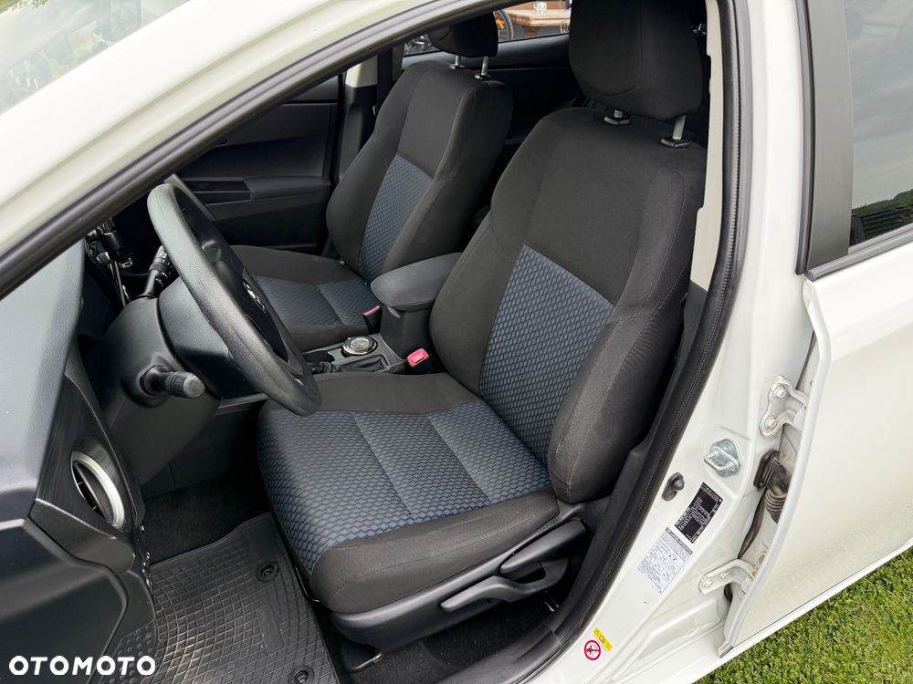 Toyota Auris - 16
