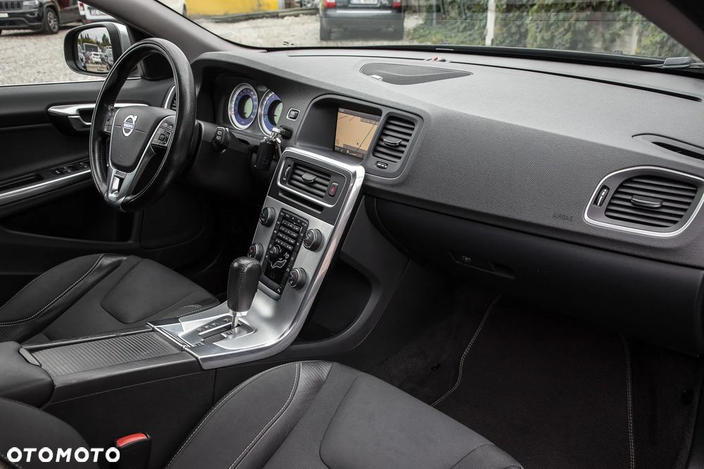 Volvo V60 T6 AWD Geartronic RDesign - 33