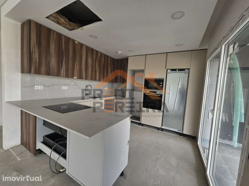 Situado em Caneças, T1 exclusivo , com 3 parqueamentos em condomíni... - Grande imagem: 4/24