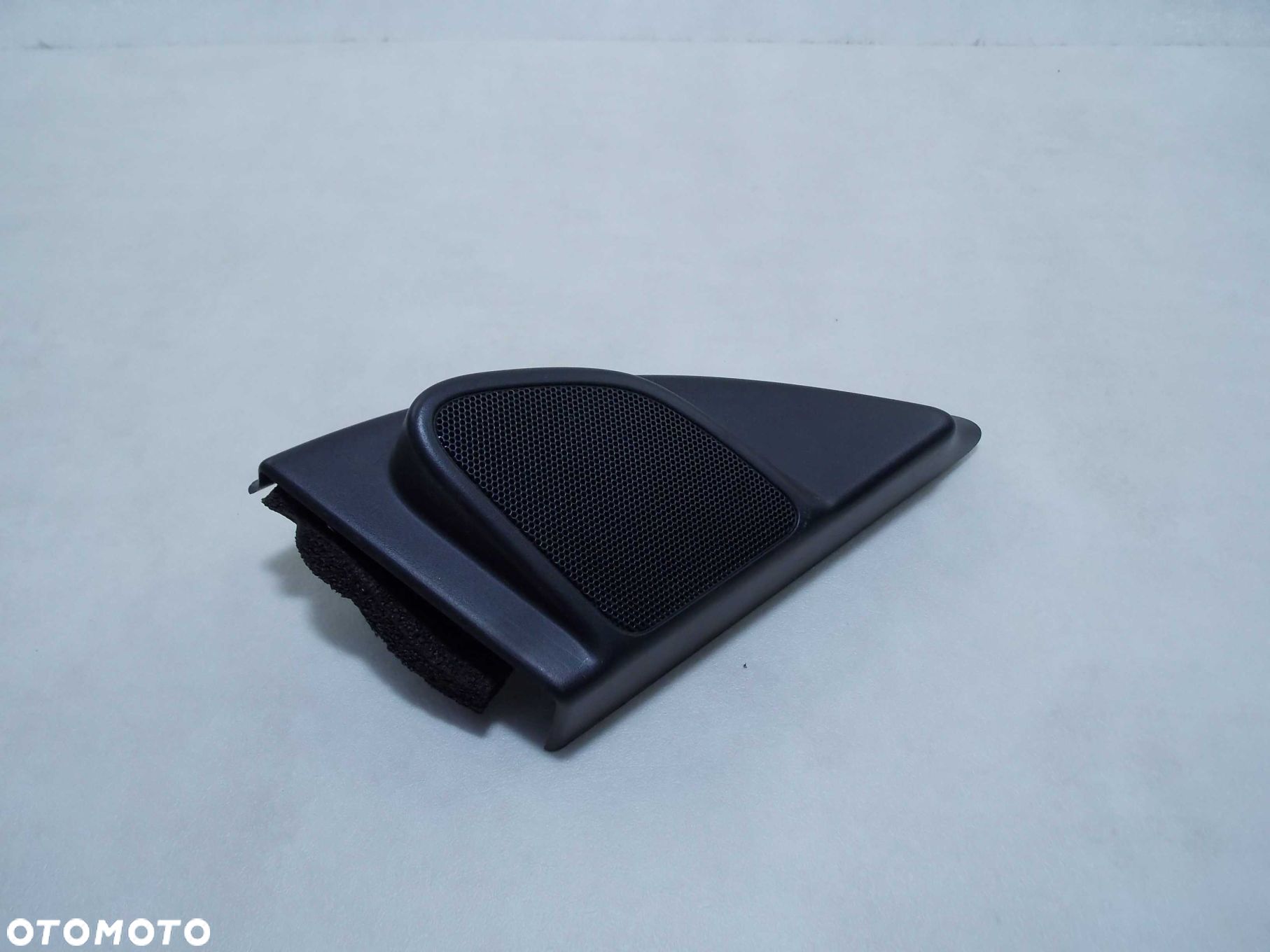 VOLVO XC60 08- TROJKAT OSLONA GLOSNIK DRZWI TWEETER PRAWY 30781068 - 1