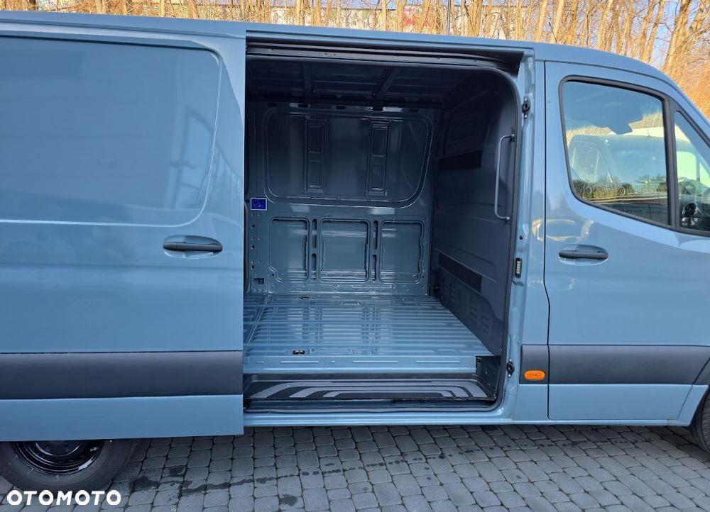 Mercedes-Benz Sprinter 315 średni L2H1 - 6