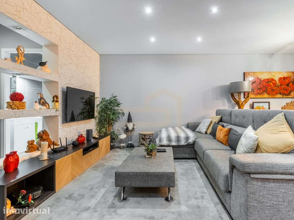 Apartamento T3 Totalmente Remodelado com Garagem - Excelente Locali... - Grande imagem: 3/18