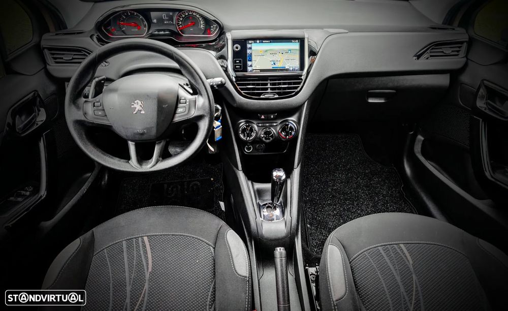 Peugeot 208 1.2 PureTech Signature EAT6 - 7