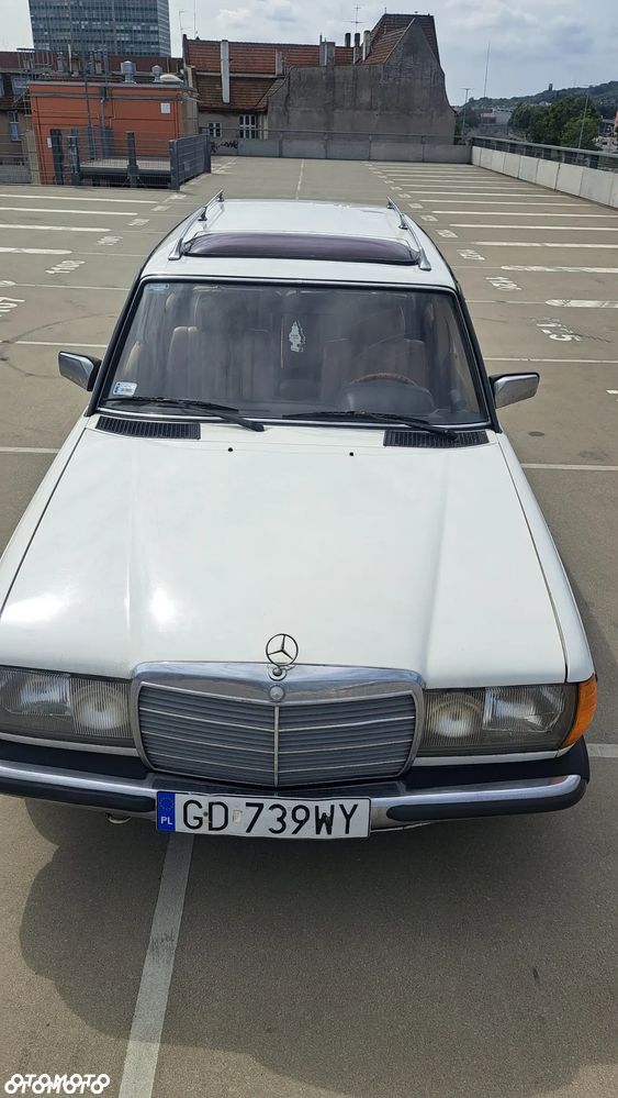 Mercedes-Benz W123 - 31
