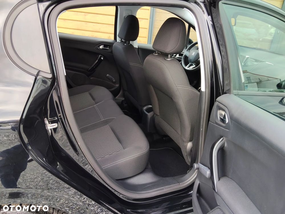 Peugeot 208 1.2 PureTech Style - 25