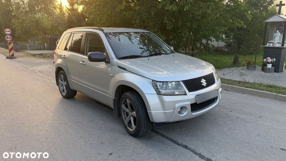 Suzuki Grand Vitara 2.0 - 8