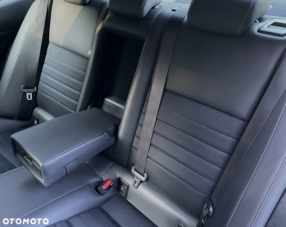 Lexus IS 200t F Sport - 32