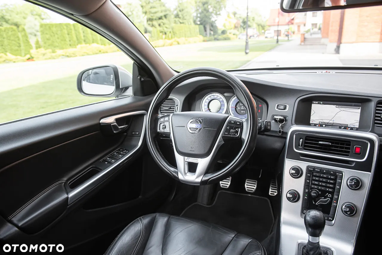 Volvo V60 D5 R-Design - 28