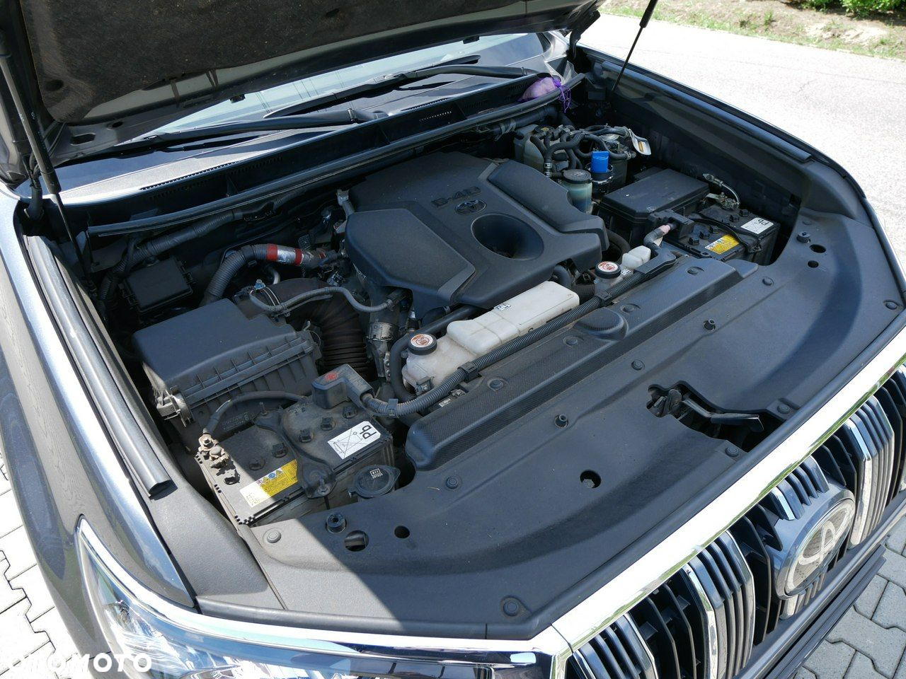 Toyota Land Cruiser - 35