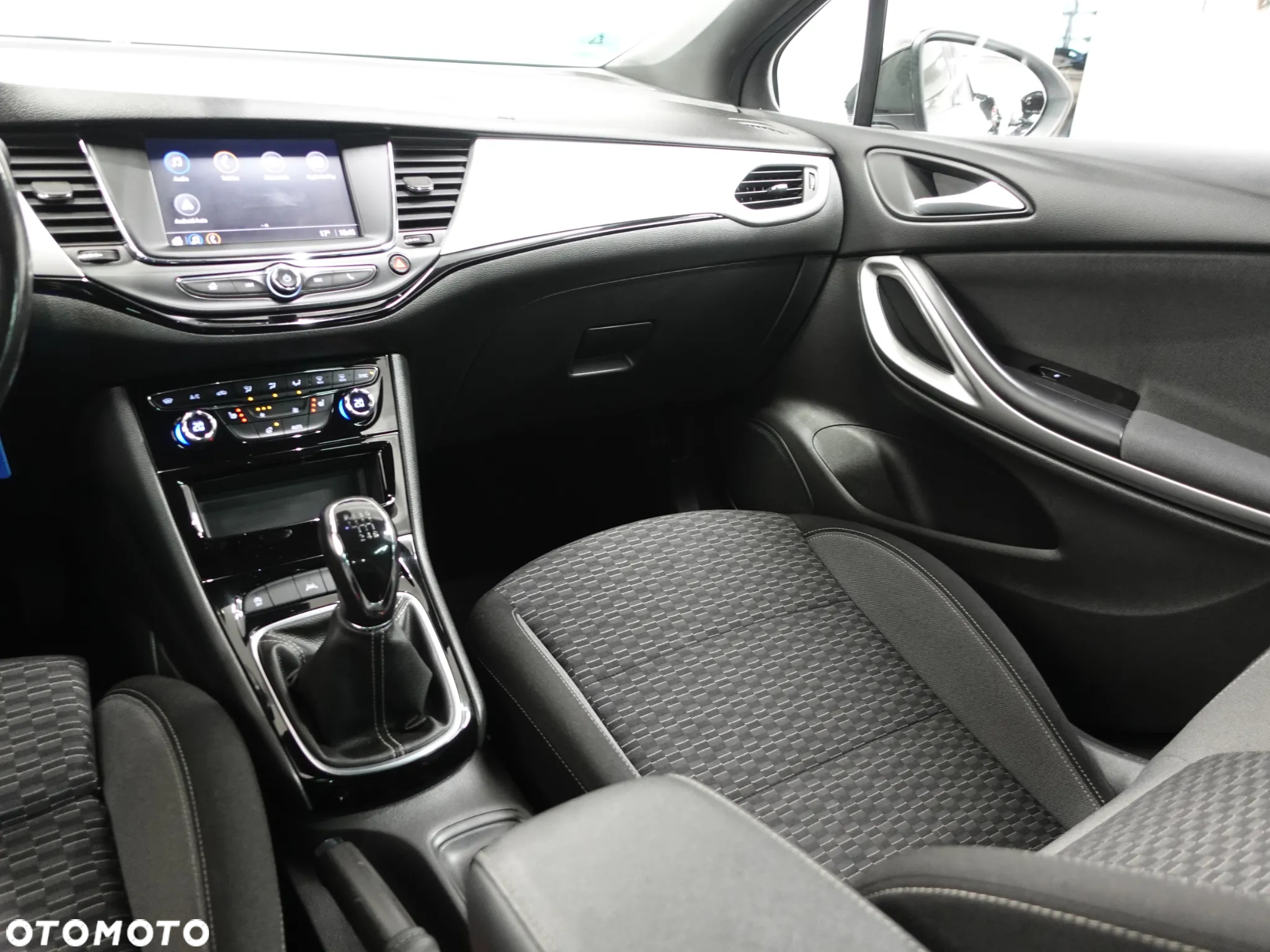 Opel Astra 1.2 Turbo Start/Stop Sports Tourer Edition - 37