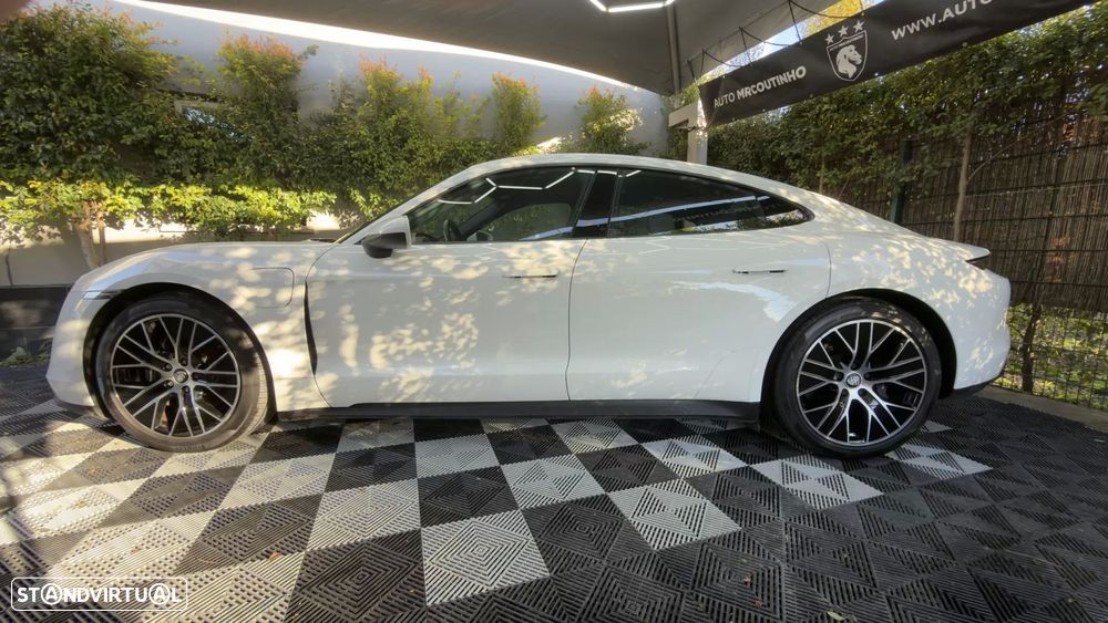 Porsche Taycan 4 - 5