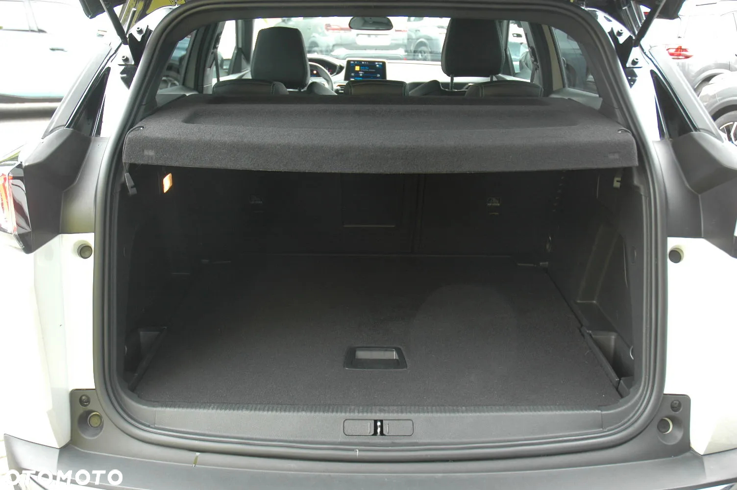 Peugeot 3008 1.2 PureTech Allure Pack S&S EAT8 - 11