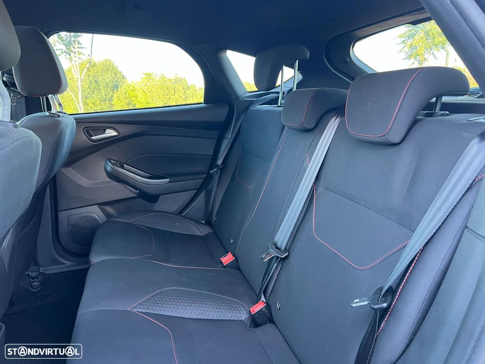 Ford Focus 1.5 TDCi EcoBlue ST-Line - 14