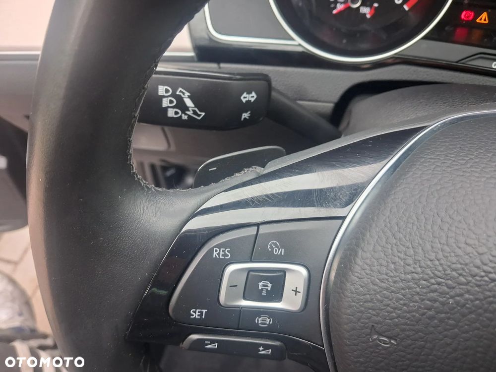Volkswagen Passat - 31