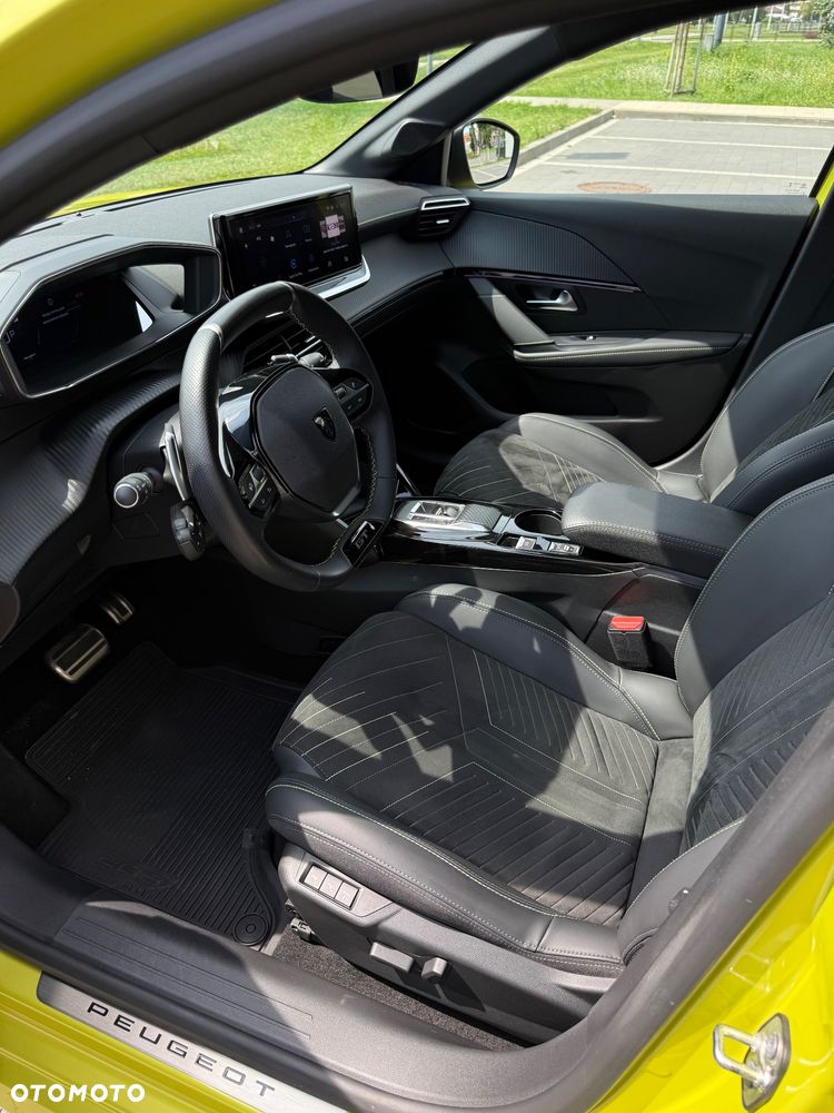 Peugeot 208 - 14