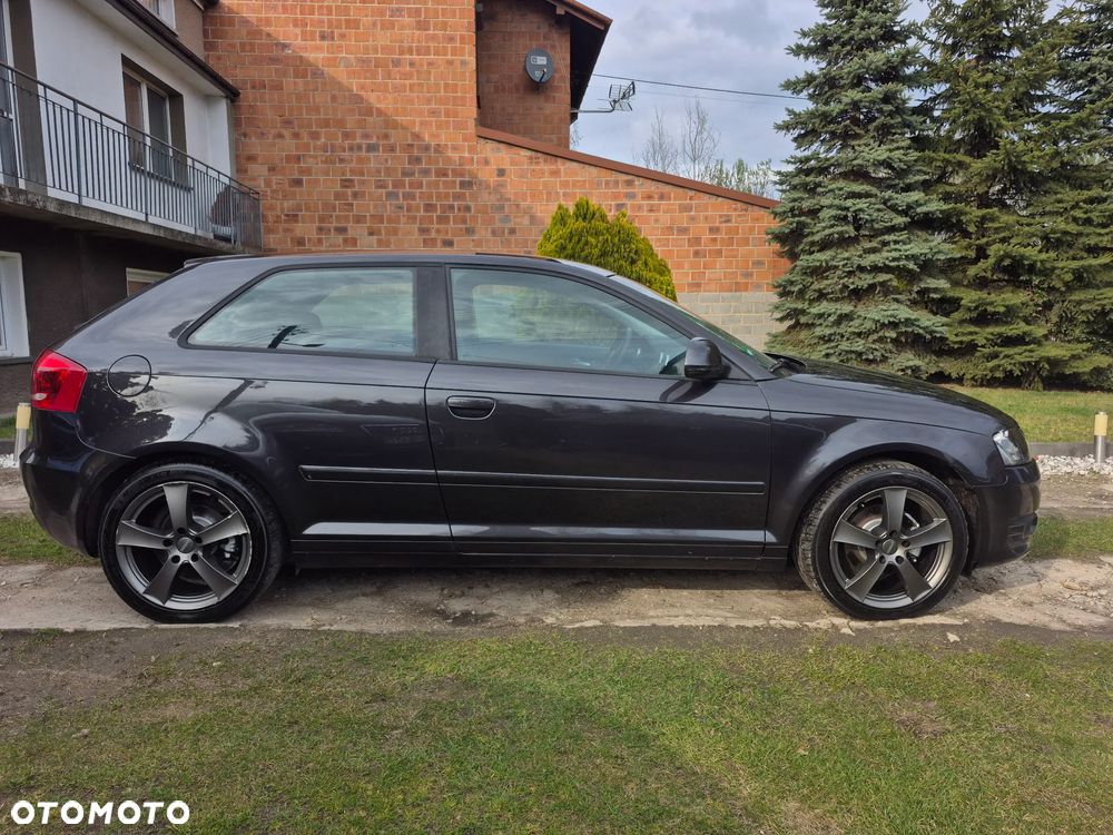 Audi A3 3-drzwiowe 1.6 Attraction - 4