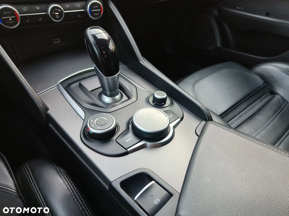 Alfa Romeo Giulia 2.0 Turbo Veloce Q4 - 14