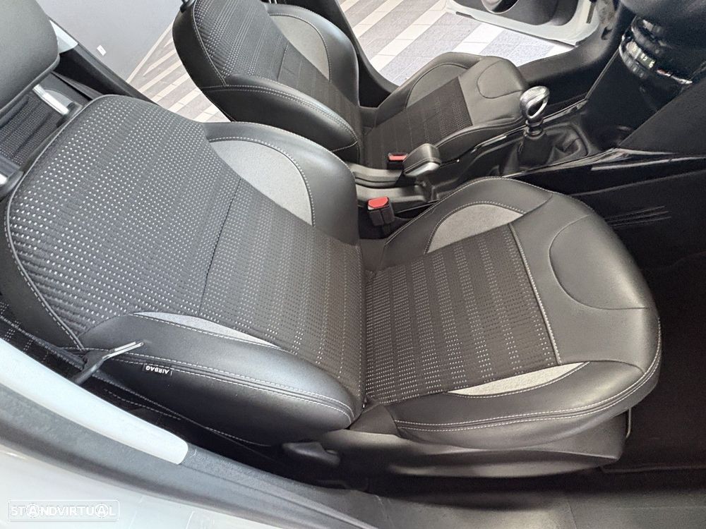 Peugeot 2008 1.2 PureTech Allure - 23