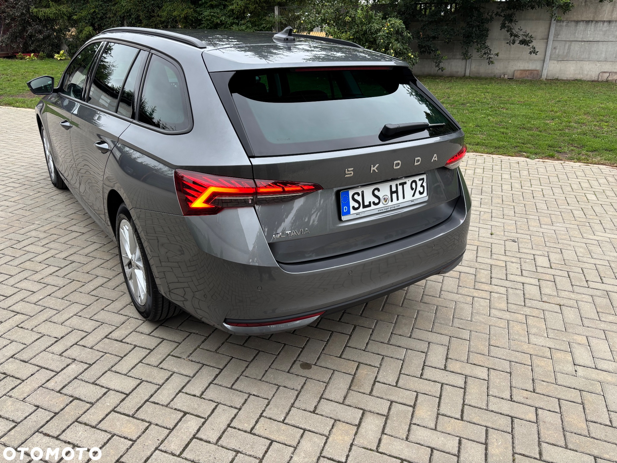 Skoda Octavia Combi 2.0 TDI DSG Edition - 9