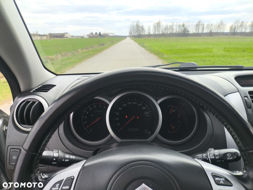 Suzuki Grand Vitara 2.0 Comfort + - 18