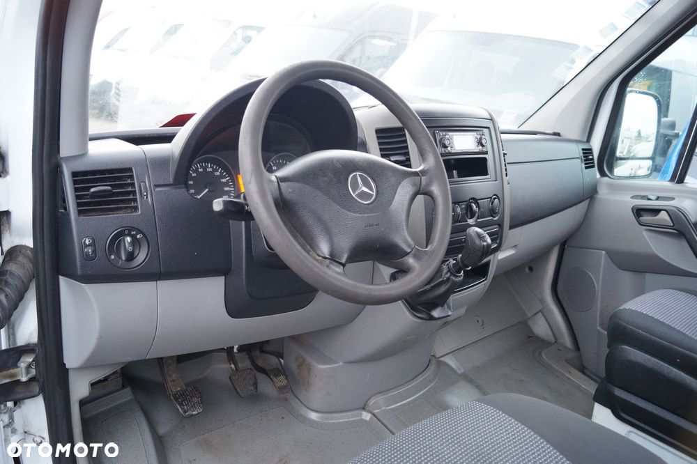 Mercedes-Benz Sprinter - 14